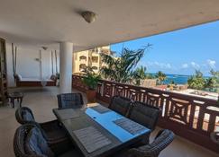 Lux Suites Lamera Beachfront Apartments - Mombasa - Balcony