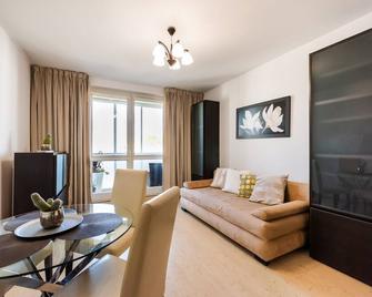 Metro Kondratowicza Peaceful Apartment - Varsovie - Salon