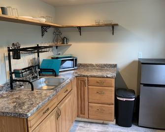 Beautiful and Cozy Studio Guesthouse - Rainier - Kitchen