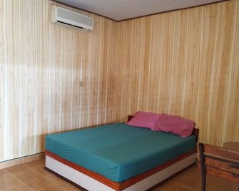 First First Inn - Phanom Sarakham - Habitación