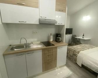 Apartman Freja II - Podstrana - Kitchen