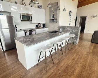 7 min to town! Book now! - Kenora - Kitchen