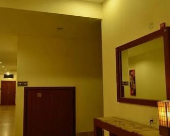 Hotel Garden Court - Hoshiārpur - Pasillo