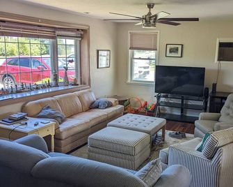 Near All Attractions for Erie Islands,Lakeside,Cedar Point - Marblehead - Sala de estar