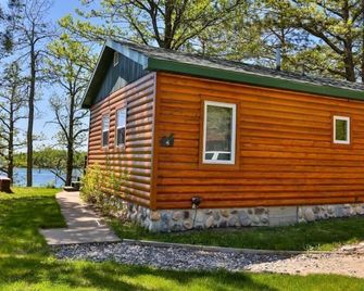 Bemidji Lakefront Retreat - Sunset Views & Prime Fishing Location - Bemidji - Building