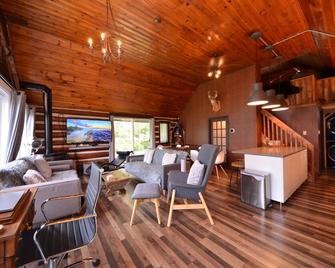 Hot Tub | Dock | Swimming | Close To Ottawa - Kemptville - Living room
