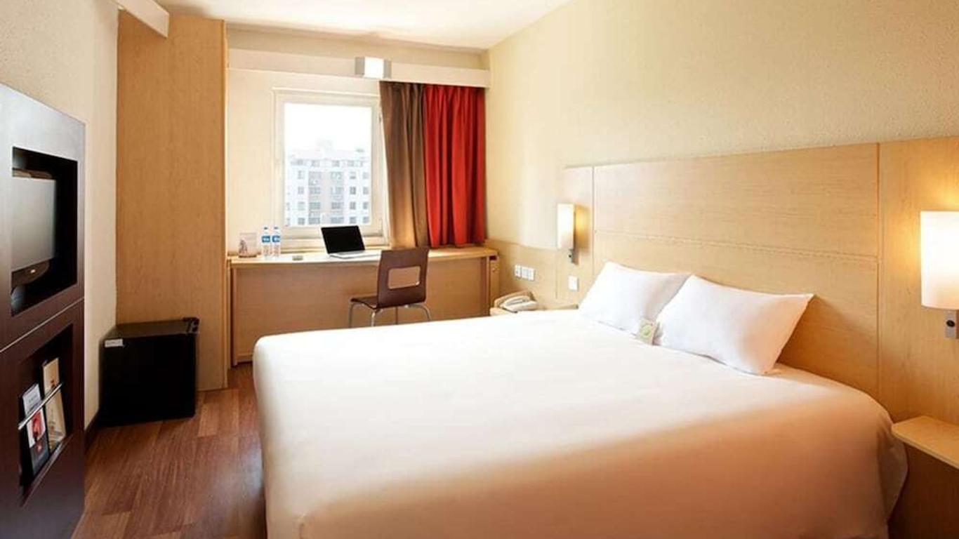 Ibis Anshan Shengli Square