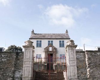 Historic cottage overlooking Kinsale harbour - Cork