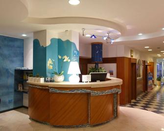 Luxor Beach Boutique Hotel Cattolica - Cattolica - Front desk