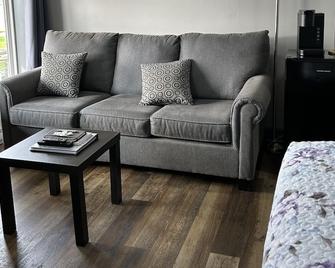 La Digue Suites - Cheticamp - Living room