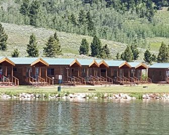 Elk Haven Camping Cabin 11 - West Yellowstone