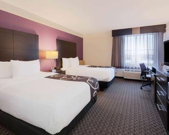 La Quinta Inn & Suites by Wyndham Detroit Utica - Utica - Bedroom