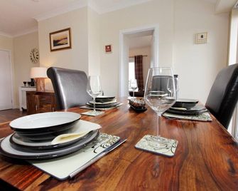 Dunraven, Family Friendly, With Open Fire In Stornoway - Stornoway - Dining room