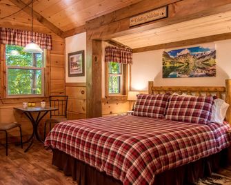 Treehouse Cabin in Riverton, WV - Riverton - Bedroom