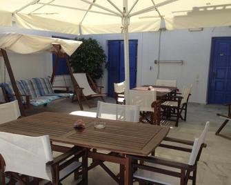 Pelagos - Ormos Aegialis - Patio