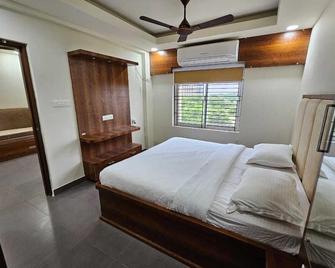 هيلو باي أنانيا - بوري - غرفة نوم