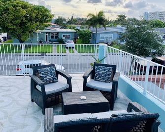 Blue House - North Bay Village - Balcony