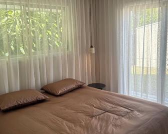 Elegant home near by Surfers Paradise Beach - Southport - Bedroom