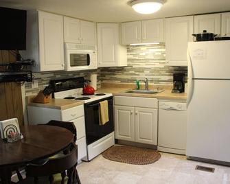 Walk To White Oak Canyon Trail In Shenandoah National Park - Syria - Kitchen