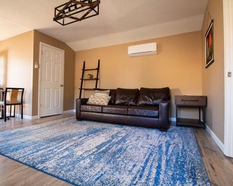 Cozy Cottage on 4 Acres - Crossville - Obývací pokoj