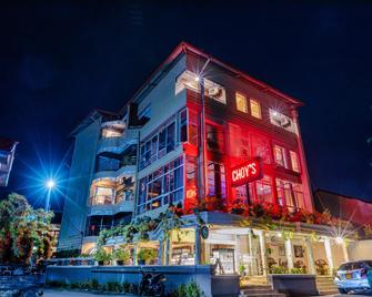 The Waterfront - Negombo - Building