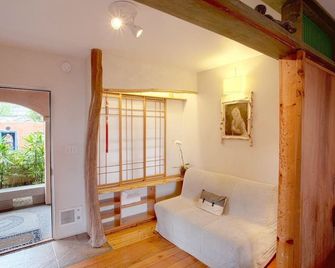 Les Artistes Inn - Del Mar - Living room