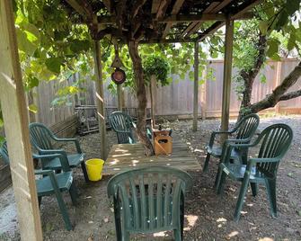 Quite House near the Vancouver Airport - Richmond - Patio