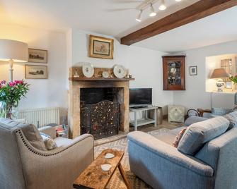 Wonderful Grade II Cotswold Stone Cottage in Perfect Location - Chipping Campden - Living room
