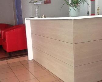 Modern'Hotel - Valenciennes - Front desk