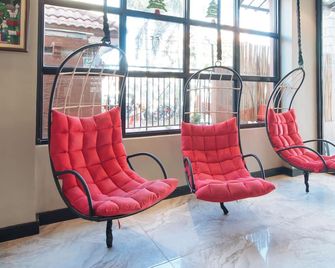 RedDoorz Plus near Bamboo Organ Las Piñas - Las Piñas - Lobby