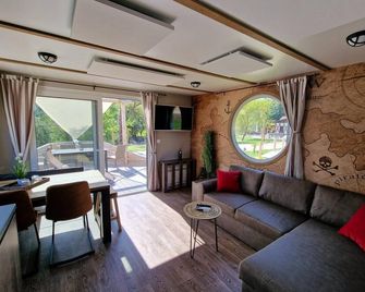 Seaside adventure & accommodation resort - Geiselwind - Huiskamer