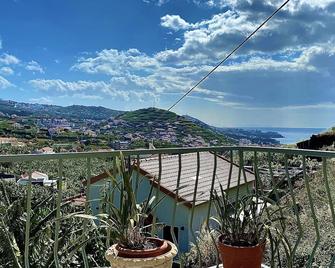 Spacious house, family friendly with 3 bedrooms. - Câmara de Lobos - Balkon