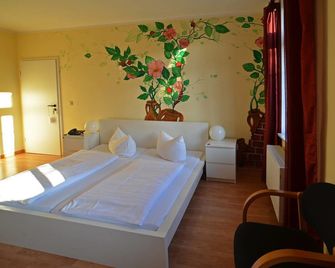 Gästehaus Villa Seraphinum - Dresden - Bedroom