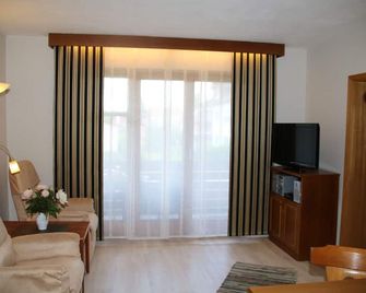 Landhaus Vogelweide - 2 Zimmer mit Balkon - Bad Fussing - Huiskamer