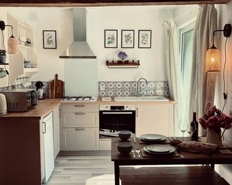 3-4 Cottages Private Pool Stunning Location up to 10 guests, close to Aubeterre - Saint-Romain - Kitchen