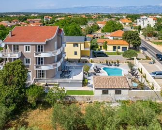 Villa Lea - Zaton - Building