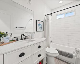 2BR Urban Retreat w/ Netflix & Laundry, near DT Sac - Sacramento