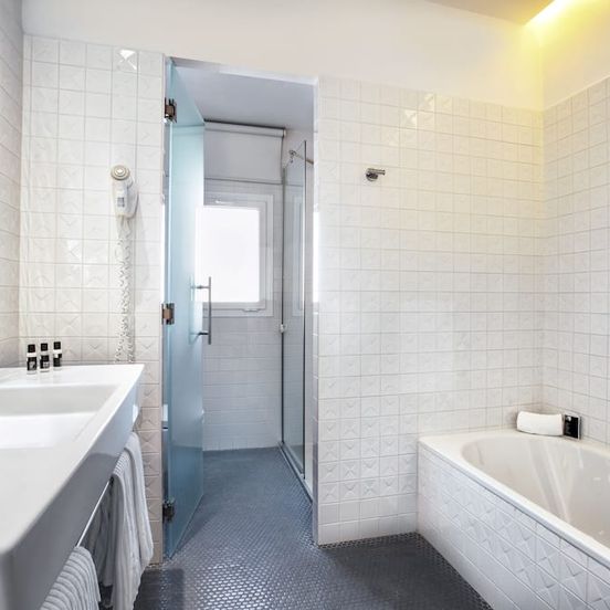 Bathroom view of One Shot Prado 23