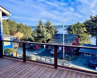 Comfortable Living on a Rugged Island - Kodiak - Balcony