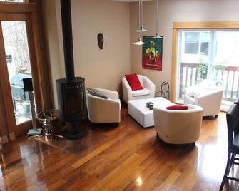 Historic Issaquah, Amazing Seattle! - Issaquah - Living room