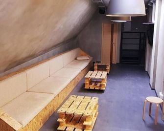 Main Square Hostel - Zagreb - Living room