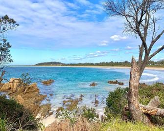 'Amaroo' on Candlagan - Mossy Point - Playa