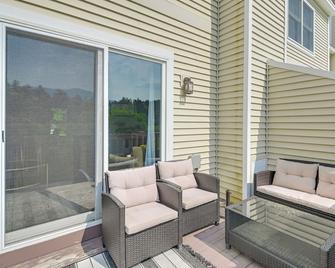 Family-Friendly North Conway Home with Heated Pool! - North Conway - Patio