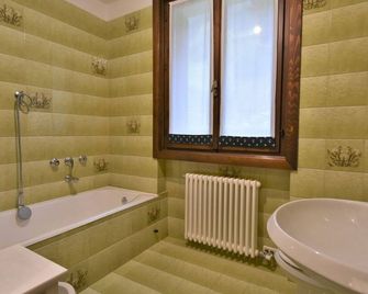 Beautiful apartment for 2 guests with WIFI and TV - Madonna di Campiglio - Bathroom