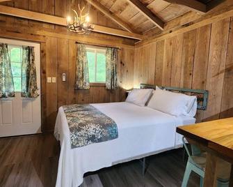 Cozy cabin close to Summersville Lake and the New River Gorge National Park! - Summersville