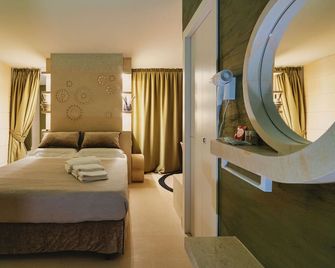 Euphoria Resort - Olgiata - חדר שינה