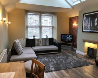 Homearms Cottage - Eyemouth - Living room