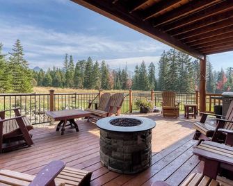 Montana Mountain Getaway - Cabin in the Foothills - Kalispell - Balcony
