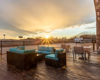 Holiday Inn Express & Suites Kearney By IHG - Kearney - Balcón