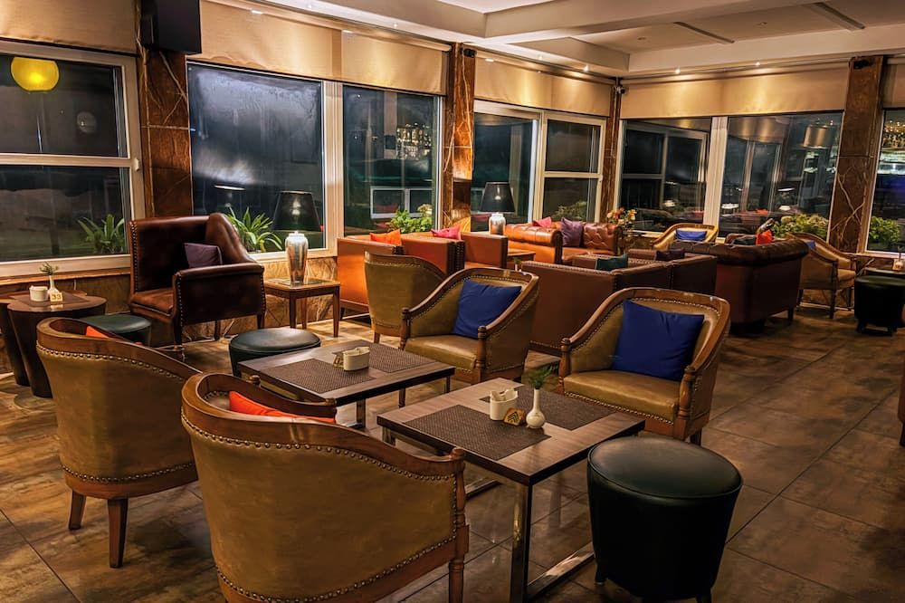 Asia Spa Resort Mcleodganj, Dharamshala Centrally Air Conditioned With Heated Swimming Pool - דרמאסאלה - מסעדה